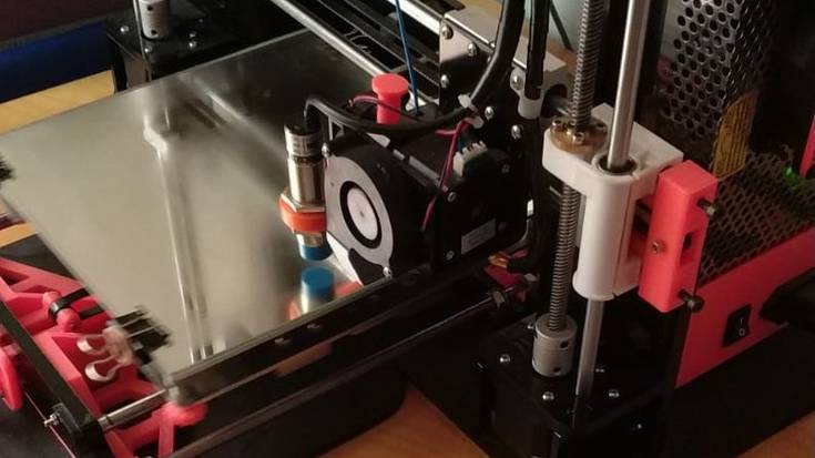 3D inprimagailuekin EPI biserak egiten ari dira UKUEko Open Lab-eko kideak
