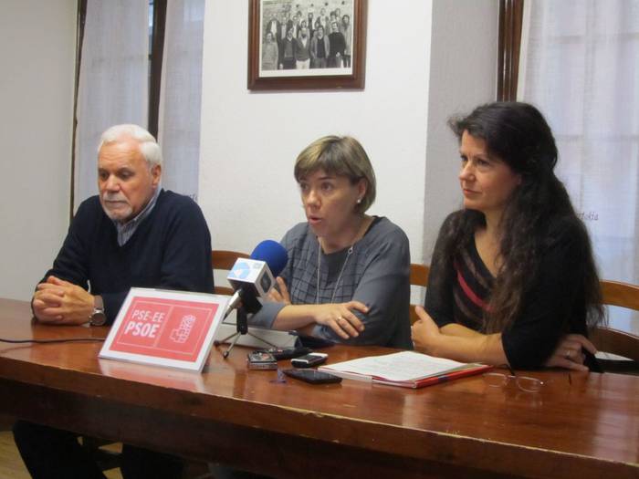 Gloria Vazquez: &quot;Bilduren betebeharra zen zabortegia ixtea eta ez da gai izan&quot;