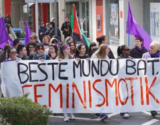 Herriko kaleak hartu dituzte oriotarrek Emakumeen Nazioarteko Egunean