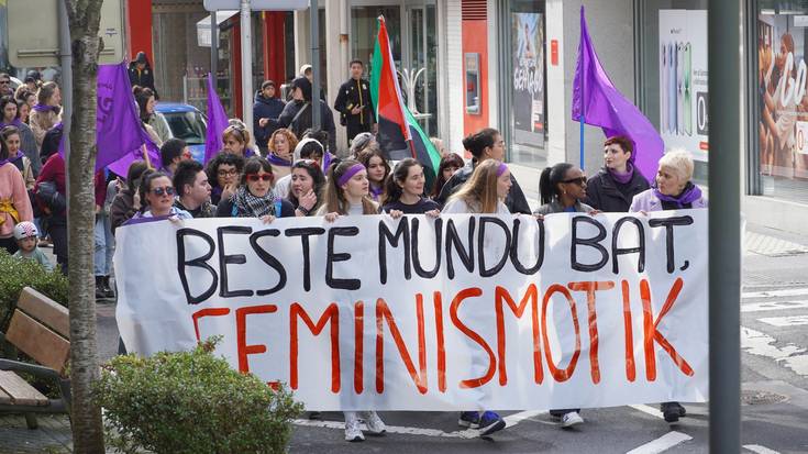 Herriko kaleak hartu dituzte oriotarrek Emakumeen Nazioarteko Egunean