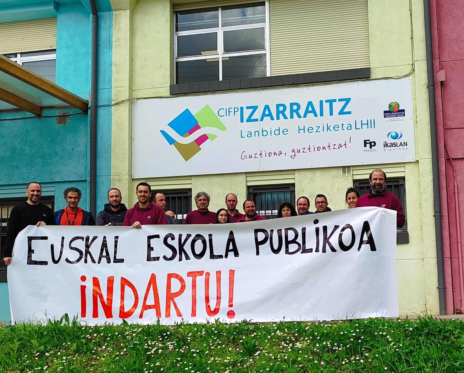 Euskal eskola publikoa "indartzea" eskatu dute Izarraitz Lanbide Heziketan