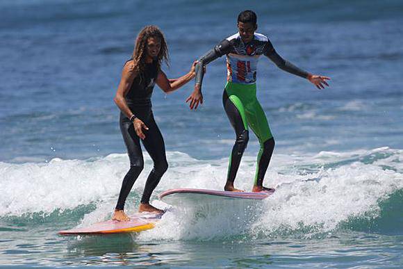 Derek Rabelo surflari itsuari buruzko filma emango dute bihar, Zarauzko Modelon