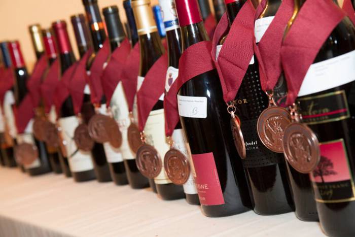 Katxina Txakolinari zilarrezko domina eman diote New York International Wine Competition-en