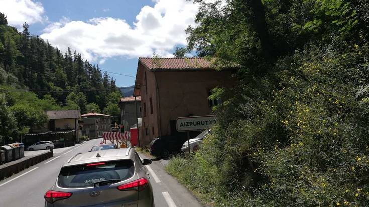 Lau orduz itxiko dute Azkoitia eta Zumarraga arteko errepidea bihar gauean