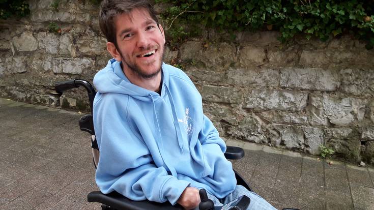 Garun paralisia lehen pertsonan kontatuta