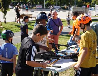 Bigarren eskuko azoka egin dute YK Riders festaren azken egunean