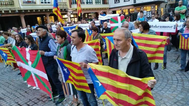 Irudietan: Zarauztarrak ere Kataluniako Auziaren epaiaren aurka