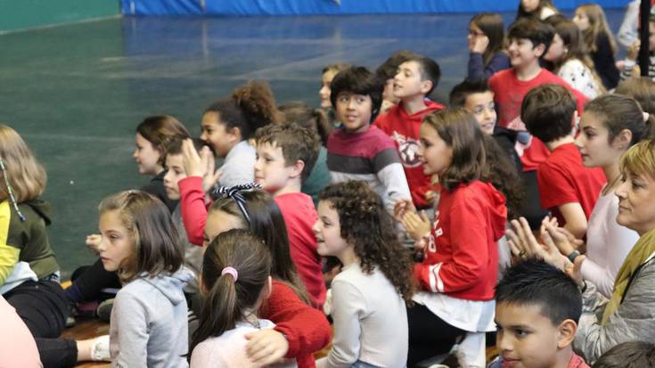 Bertsoz alaitu zuten arratsaldea atzo etxeko txikienek