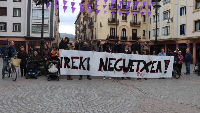 Geriza plataforma sortu dute Zarauzko Neguetxeren itxierari erantzuteko