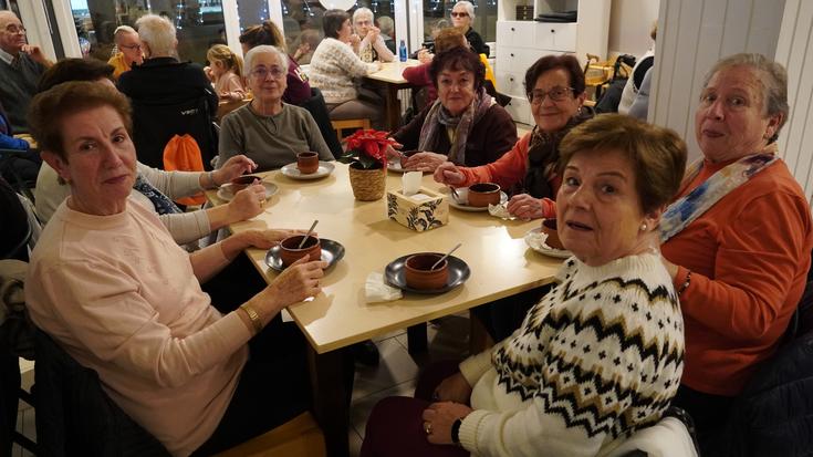 Txokolate beroa eman die Beheko Plazak bere bazkideei, Santa Luzia eguna ospatzeko