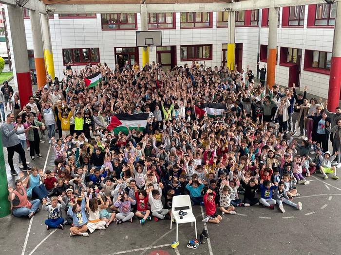Elkarretaratzea: 'Hezkuntza komunitatea Palestinarekin! Genozidioa STOP!', Orioko Herri Ikastolan