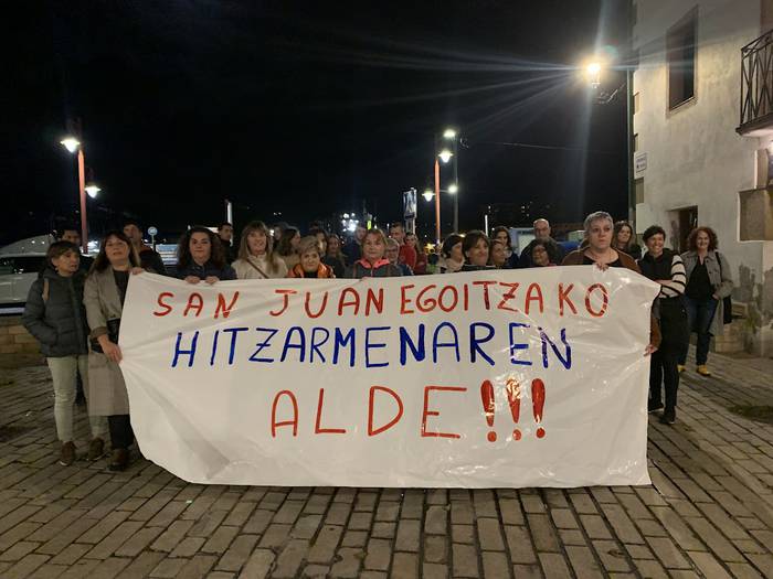 Enpresa hitzarmena eskatzeko mobilizazioak hasi dituzte San Juan Egoitzako langileek