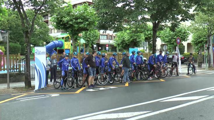 Zarauzko Zurekin ostalari elkarteak babesa adierazi dio Eulen txirrindulari taldeari