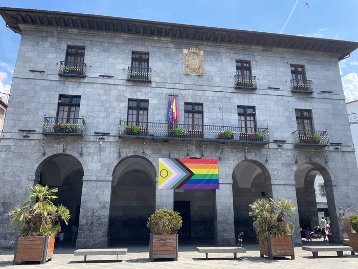 LGTBIQ+ Harrotasunaren Nazioarteko Egunaren harira, mozioa onartu du Azkoitiko Udalak