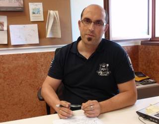 Zumaiako Udalak doluminak eman dizkie Andoni Etxanizen familiartekoei eta gertukoei