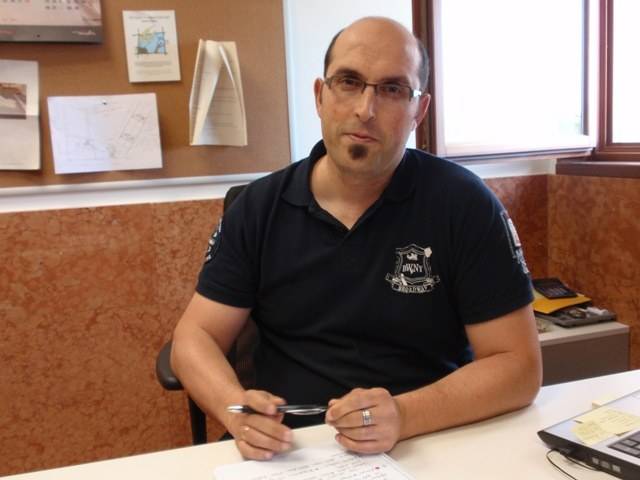 Zumaiako Udalak doluminak eman dizkie Andoni Etxanizen familiartekoei eta gertukoei