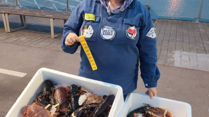 Euskal preso eta iheslarien aldeko mariskoz betetako otarrea jaso du irabazleak