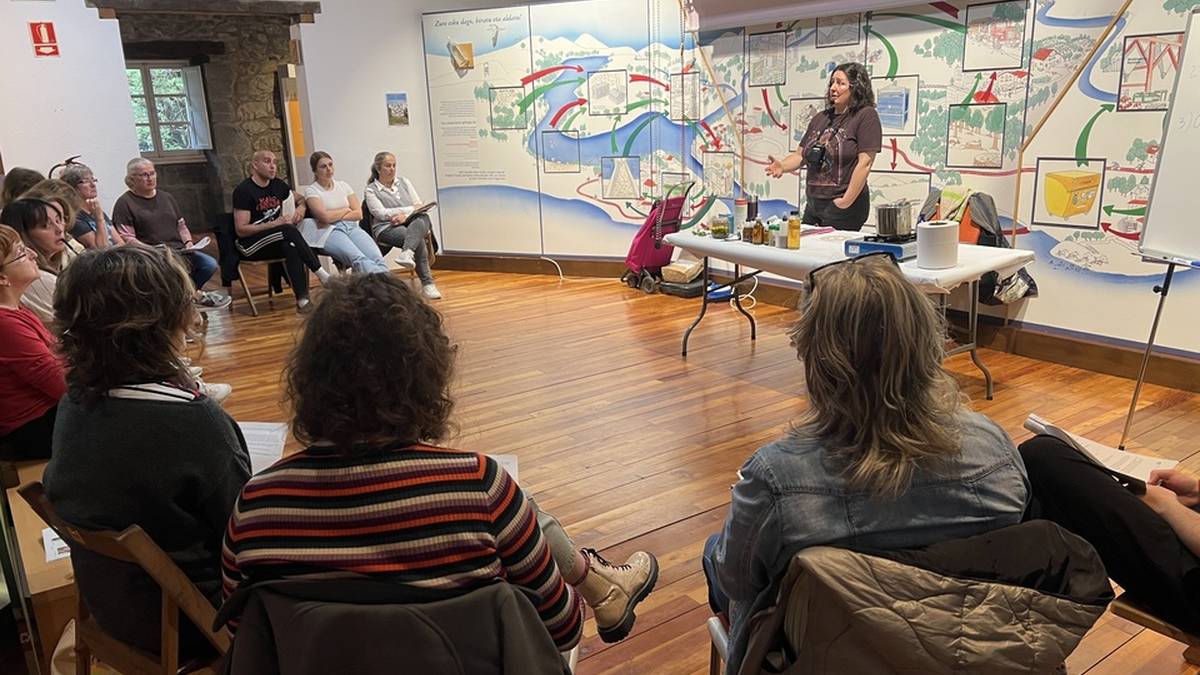 Sendabelar eta errezeta goxo artean ibili dira asteburuan Ekoetxean