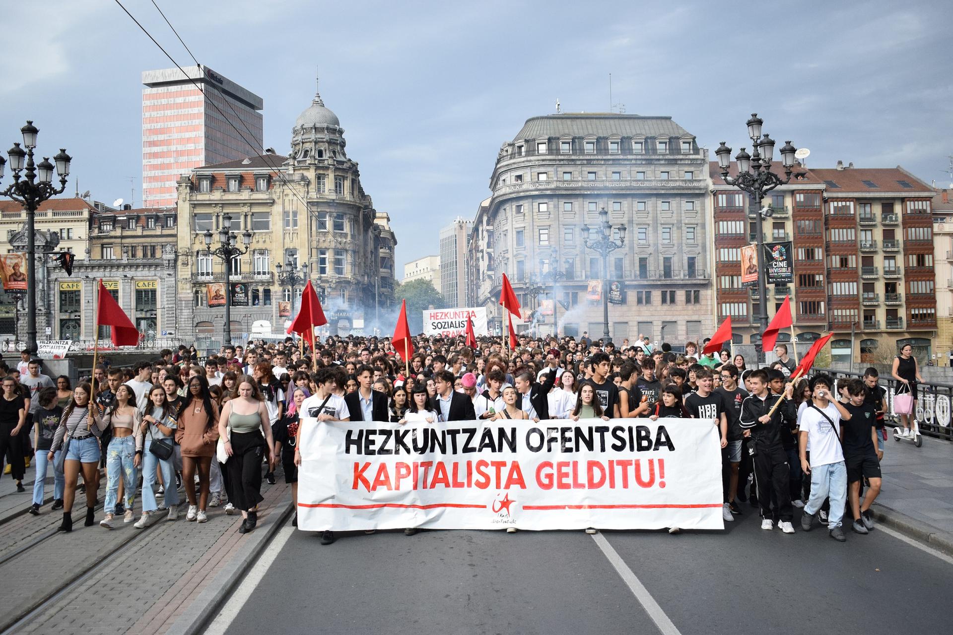 Ikasleek jasaten duten infantilizazioa