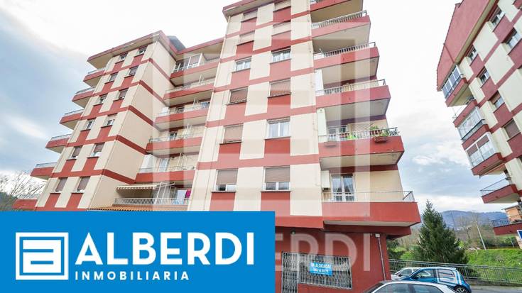 Alberdi Inmobiliaria: Izarraitz kalean kokatzen den merkataritza lokala