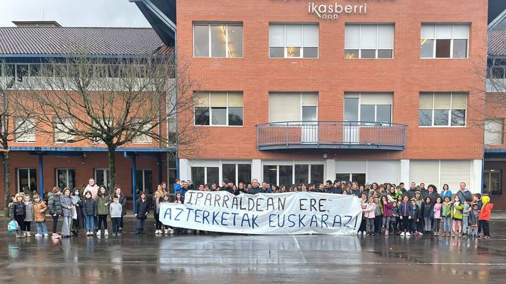 Iparraldeko ikasleek azterketak euskaraz egiteko duten eskubidea aldarrikatu dute Azpeitiko Ikastola Ikasberrin