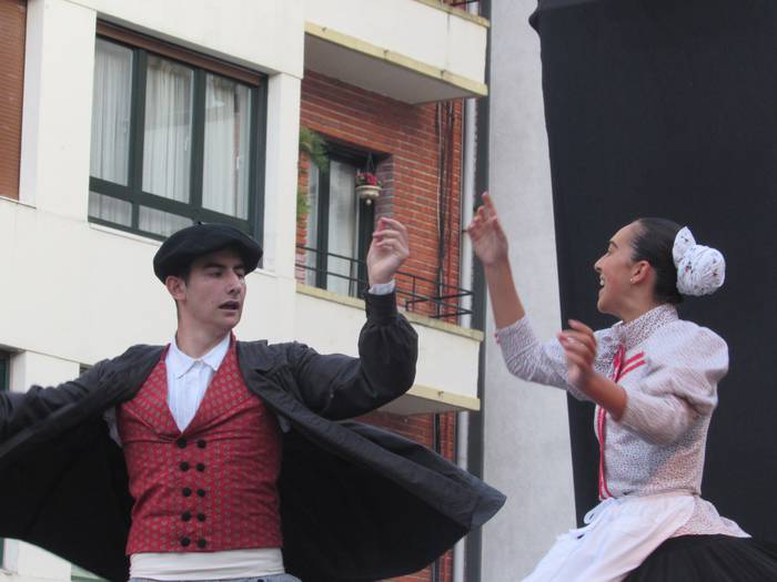 Helduen Binakako Dantza Txapelketa jokatuko dute arratsaldean