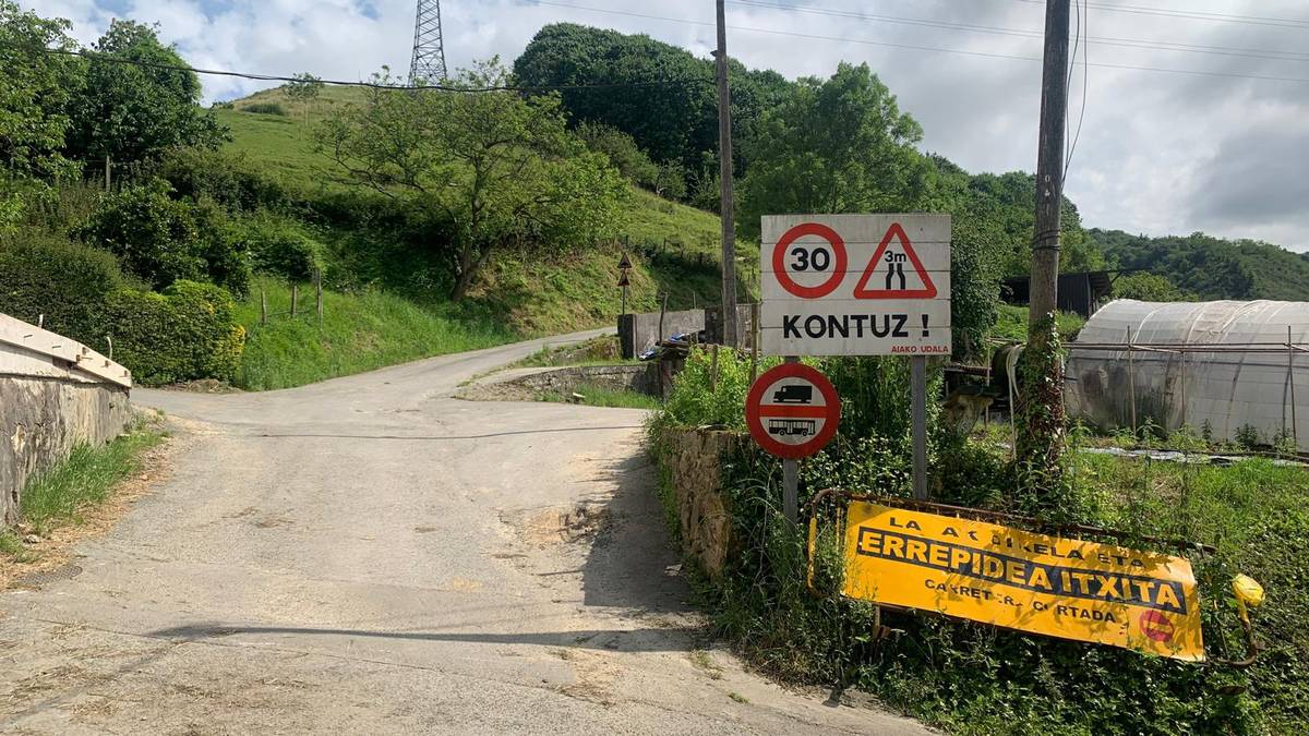 Kamera bidez erregulatuko dute Azkue-Errota herribidea