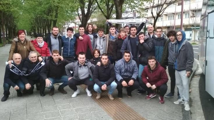 Madrilera bidean dira eskubaloiko mutil jubenilak