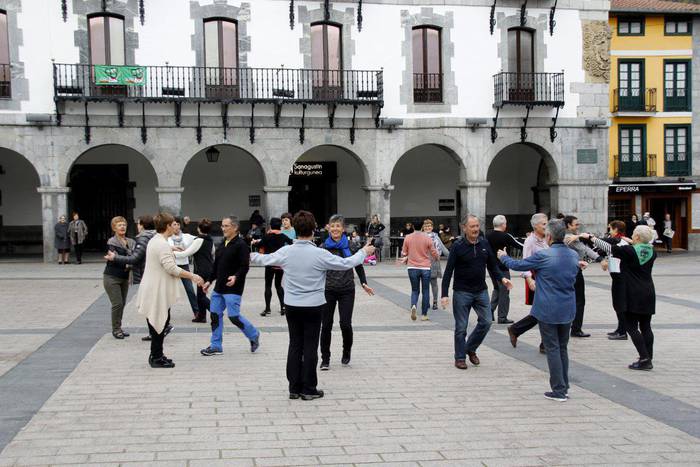 Dantza jauziak egingo dituzte igandean, Azpeitian