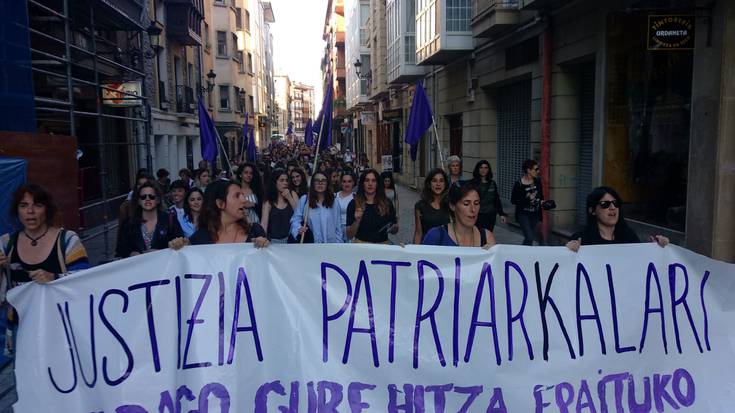 Dozenaka herritarrek ezetz esan diote justizia patriarkalari
