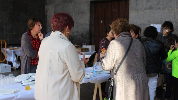 Eguraldia lagun ari dira I. Herrixen Eguna ospatzen Azkoitian