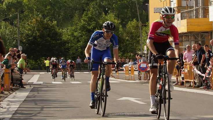 Podiumean sartzea lortu dute Eulenekoek Euskadiko txirrindularitza txapelketan