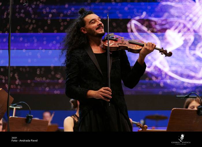 Azkoitian arituko dira Nemanja Radulovic biolinista eta Kanarietako Gazte Orkestra