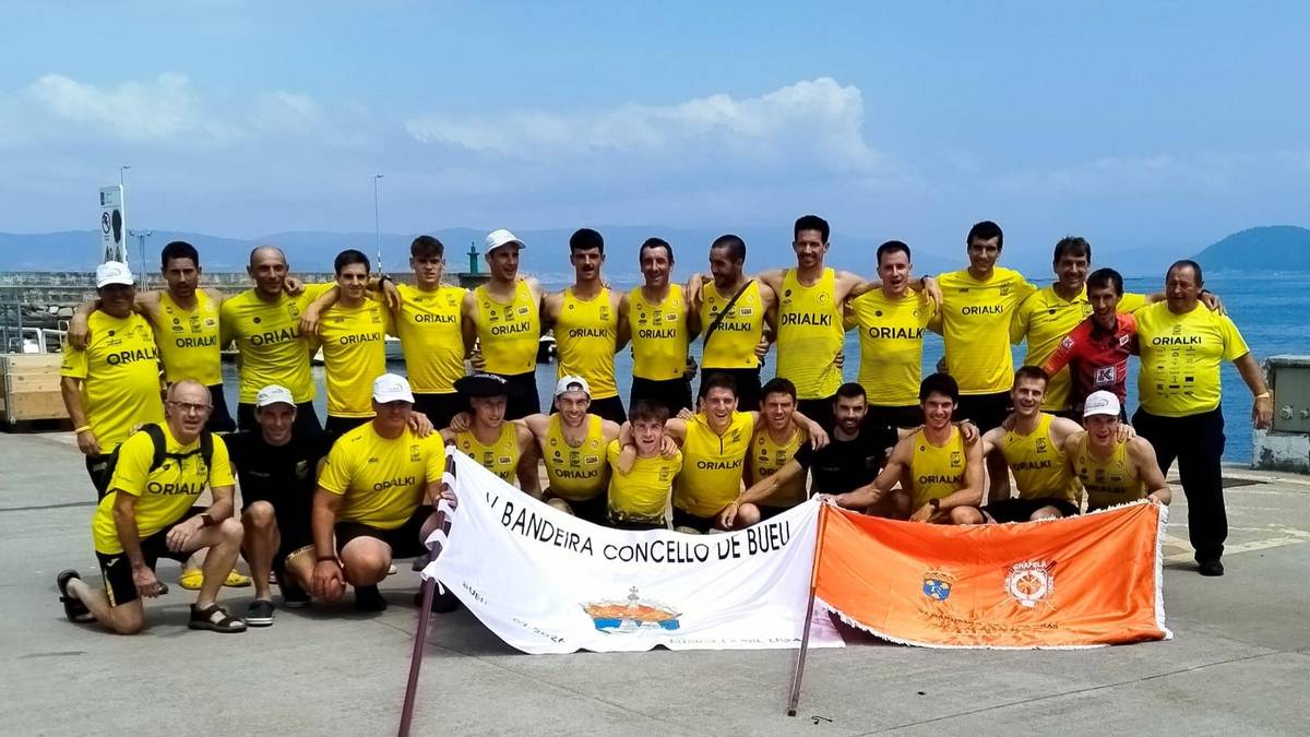 Hori kolorez jantzi da Galizia