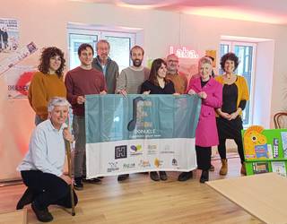 Geure Gelatik eta Literaturia, Doinueleren udaberriko plazak