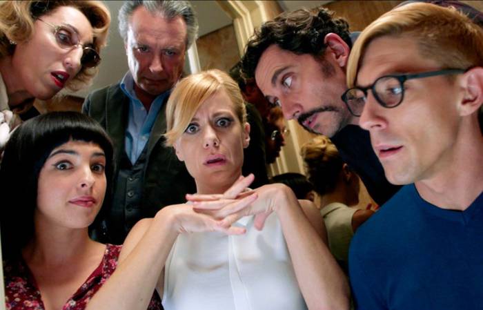 'Toc Toc' filmaren aire zabaleko emanaldia Azkoitiko Oteiza pilotalekuetatik plazara lekualdatu dute