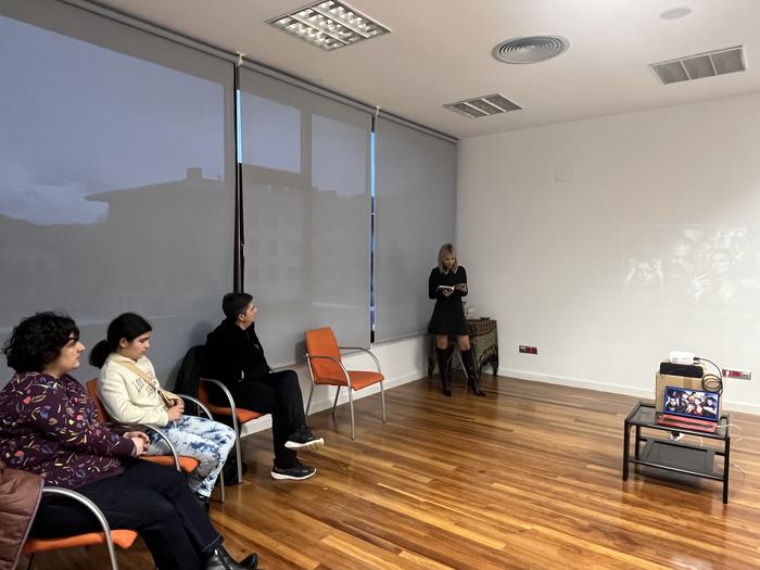 Karmele Correyero Aizarnazabalgo bizilagunak 'Labyrinthus' liburua aurkeztu du