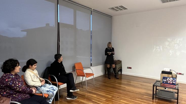 Karmele Correyero Aizarnazabalgo bizilagunak 'Labyrinthus' liburua aurkeztu du