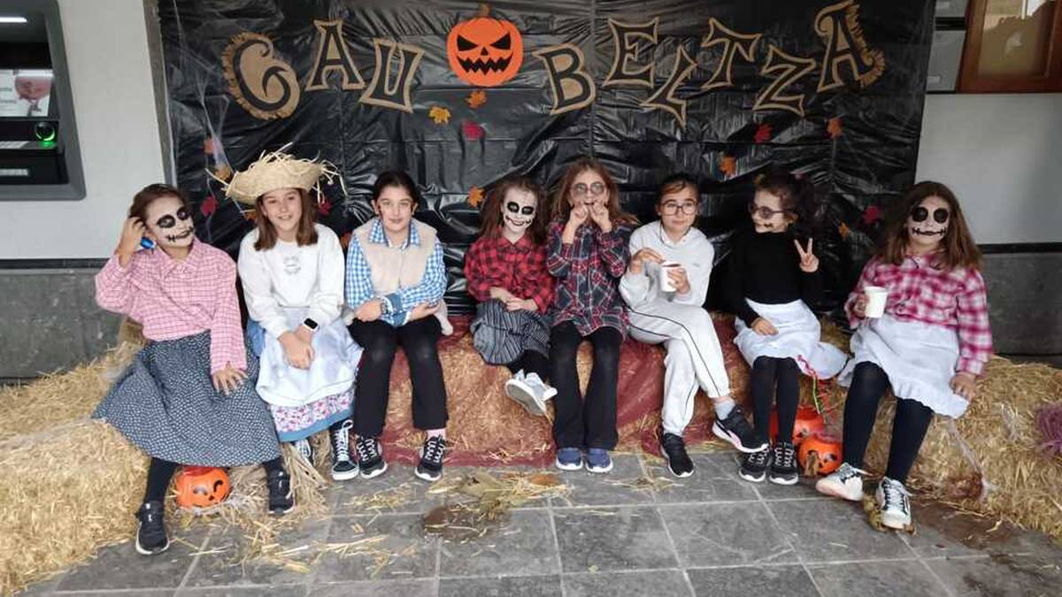 Beldurrak erre dituzte Aizarnazabalen Gau Beltzean