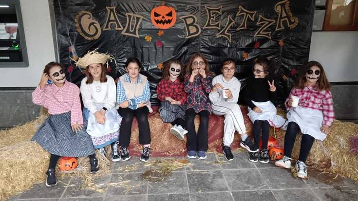 Beldurrak erre dituzte Aizarnazabalen Gau Beltzean