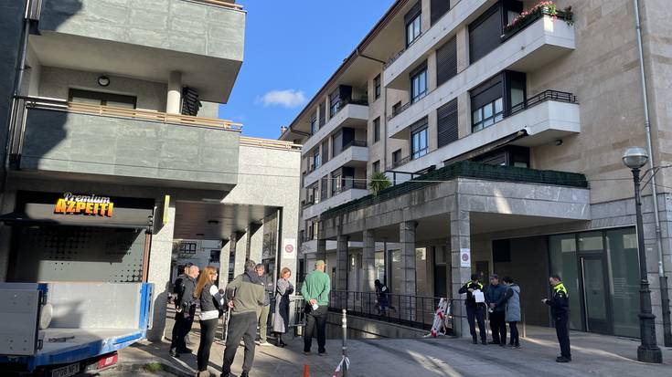 Balentina Agirreko garajeetako zati batetik ibilgailuak ateratzeko baimena eman dute