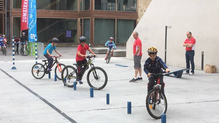 Gaztetxoen artean bizikletaren erabilpena sustatzeko ekimena Zumaiara heldu da