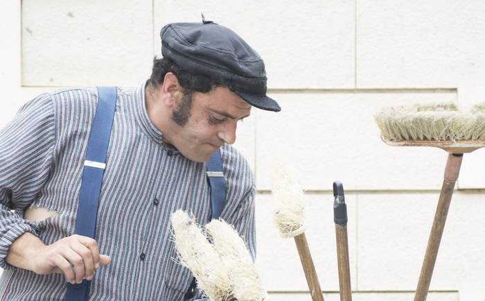 'Eskobien atzetik' antzezlana aurkeztuko dute ostiralean Arroabean