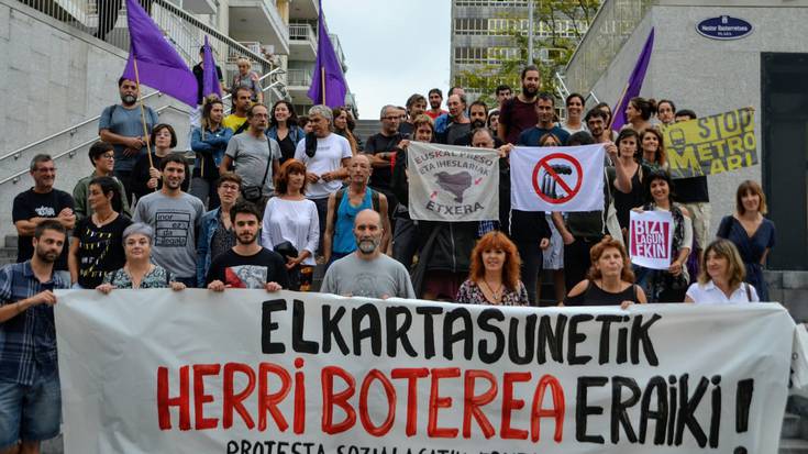 Astelehenean deklaratuko duten bi zarauztarrei babesa ematera joateko hitzordua Zarautzen 