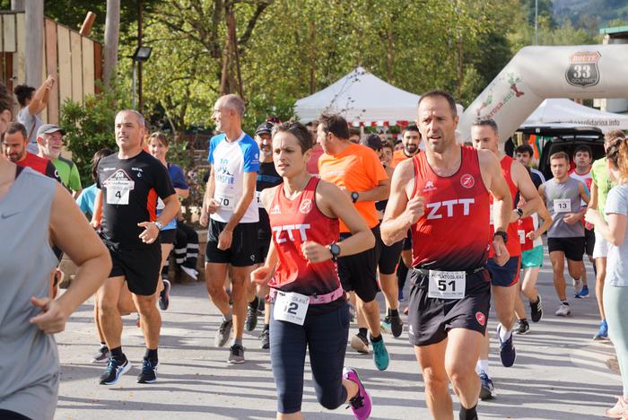 Bihotzez elkartearen aldeko martxa eta lasterketa solidarioa egin dituzte Zarautzen