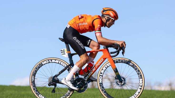 Beste bi urtetan lehiatuko da Jon Agirre Euskaltel-Euskadi taldearekin
