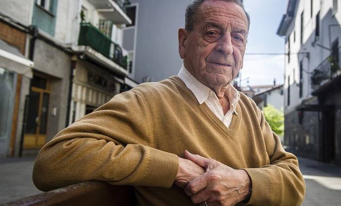 Patxi Etxeberria bertsolaria zendu da