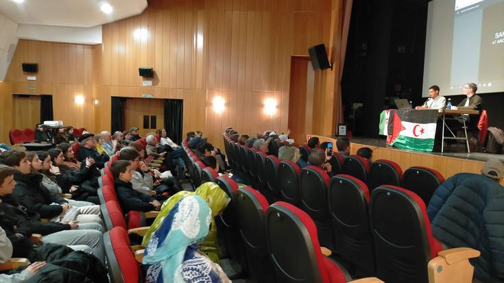 Aberritik kanporatu duten herrialde baten erretratua egin du Taleb Alisalemek