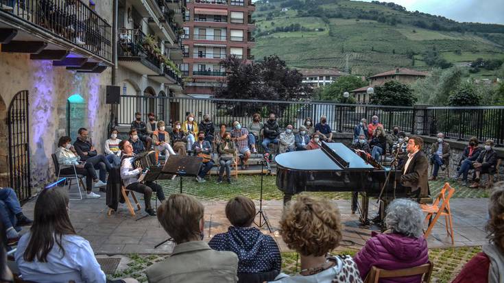 'Udako musika printzak': Emanaldi dotore eta ederra, leku berezian