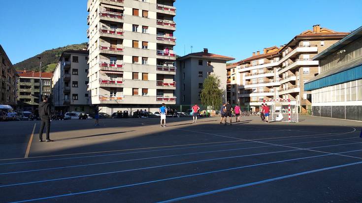 Hasi da presoen eskubideen aldeko futbito txapelketa